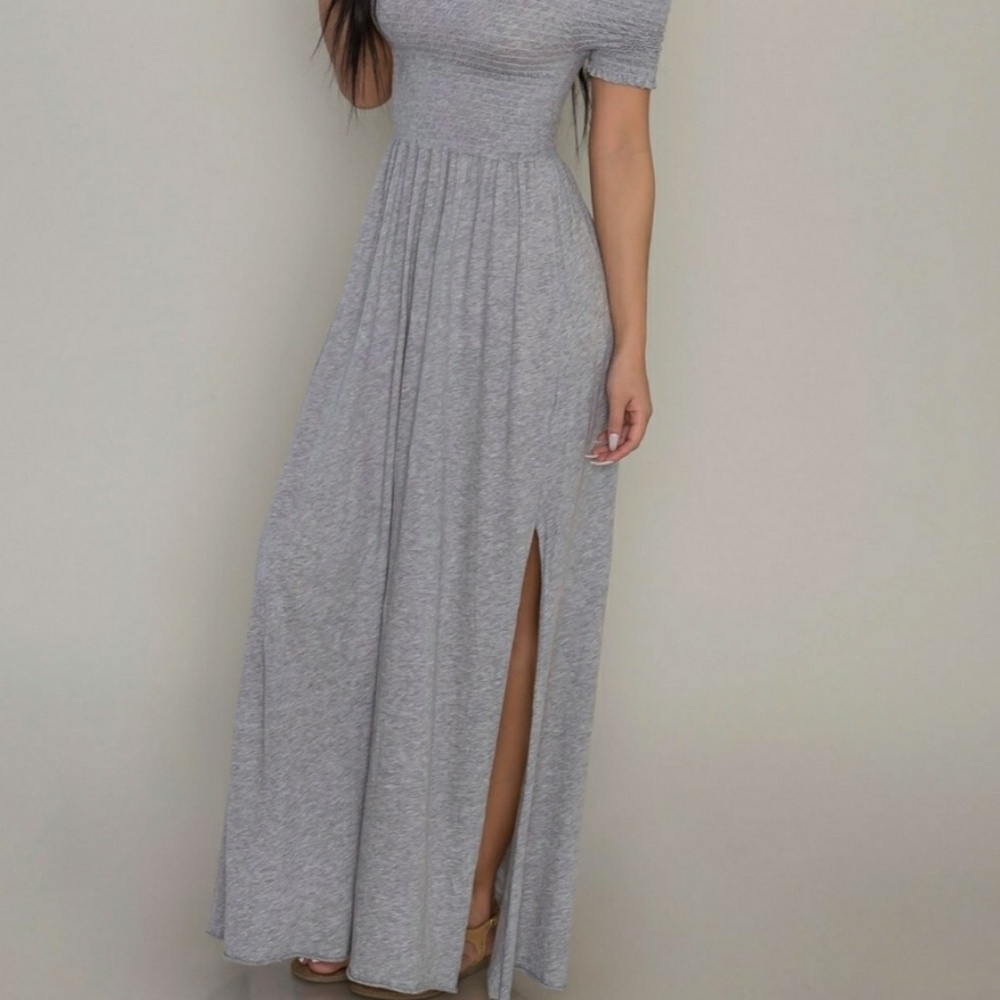 Restocked! 🆕️Smocked Off Shoulder Maxi Dress - Picture 5 of 6